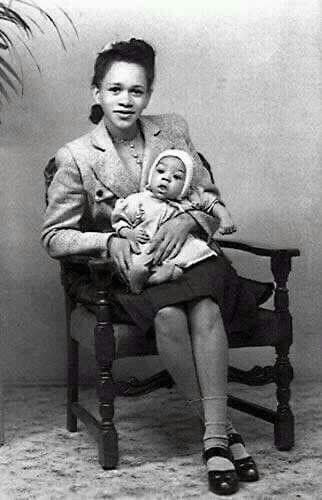 Jimi Hendrix 1942 a.jpg