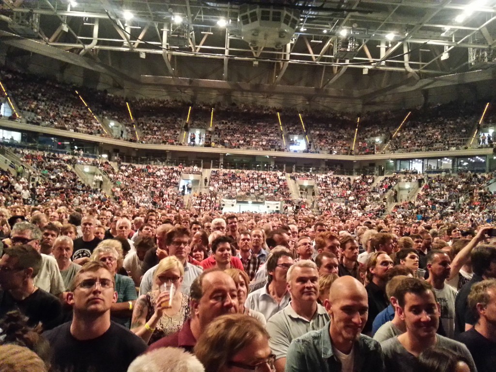 Die volle SAP-Arena kurz vor Erics Auftritt